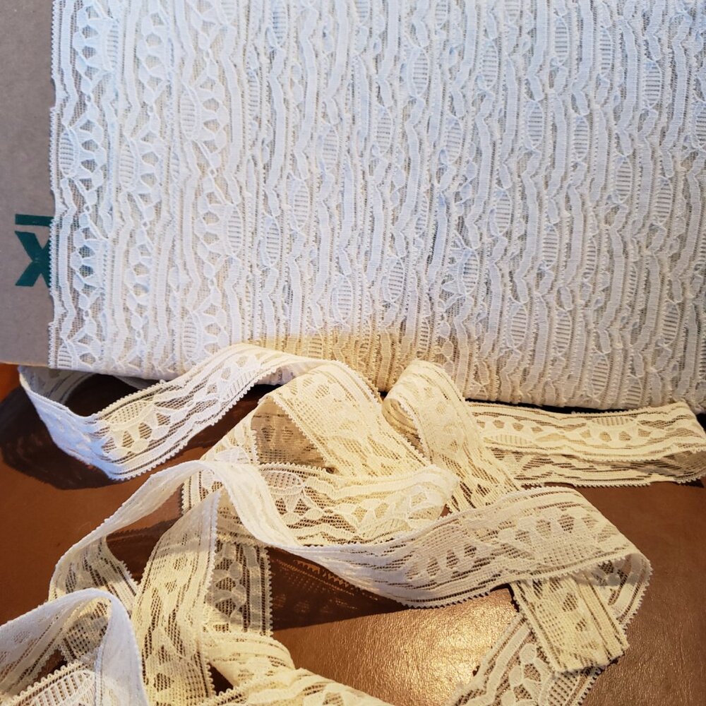 Lingerie Lace Trim - 1" Ivory White/Ivory - Stretch
